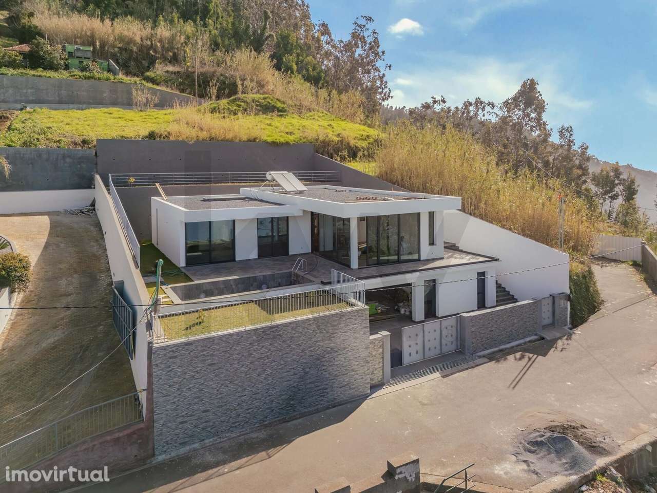 Moradia T3 Moderna com Vista Mar – Arco da Calheta - Grande imagem: 2/60