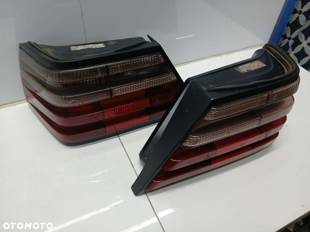 LAMPA LAMPY TYŁ TYLNE PRAWA LEWA KOMPLET MERCEDES E-KLASA W124 SEDAN - 4