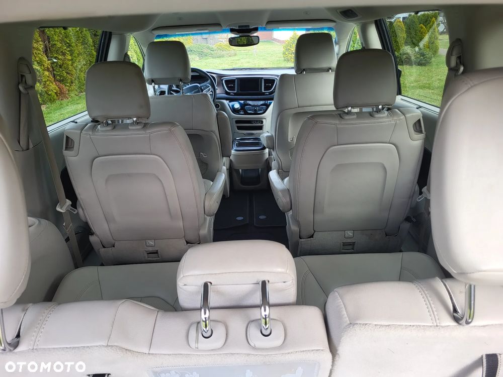 Chrysler Pacifica - 22