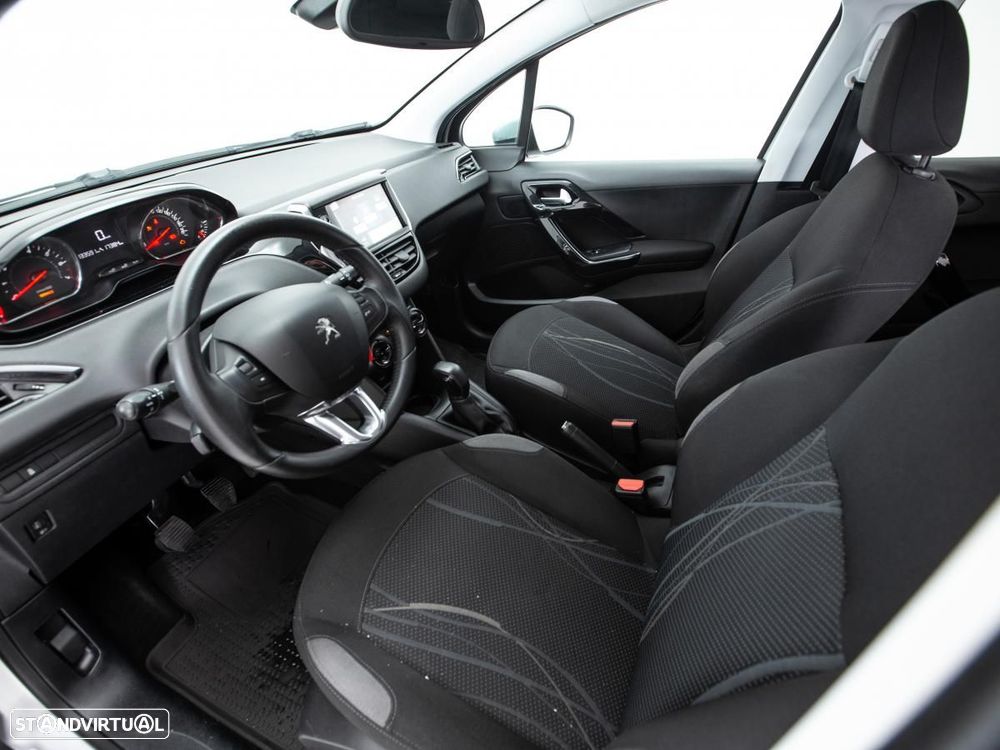 Peugeot 208 - 7