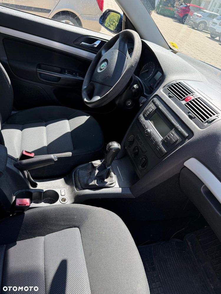 Skoda Octavia 1.6 FSI Ambiente - 9