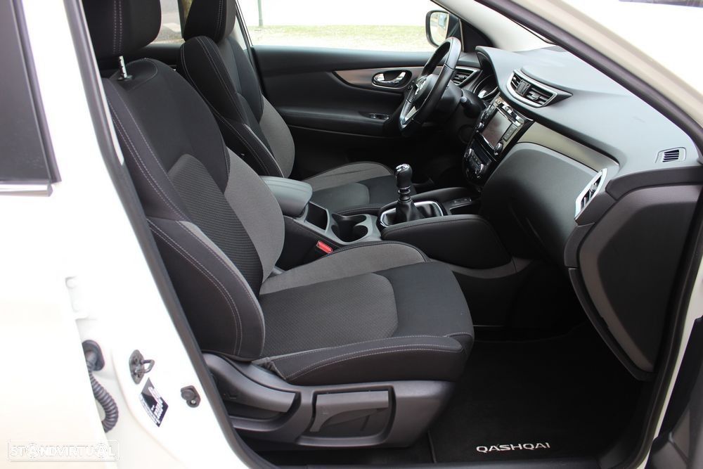 Nissan Qashqai 1.3 DIG-T N-Connecta - 28