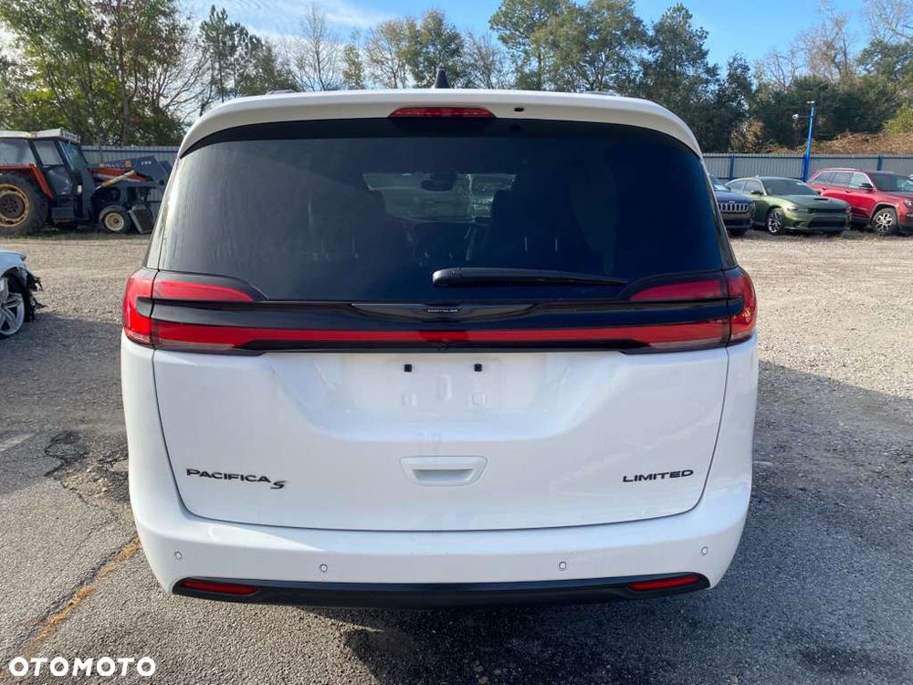 Chrysler Pacifica - 5