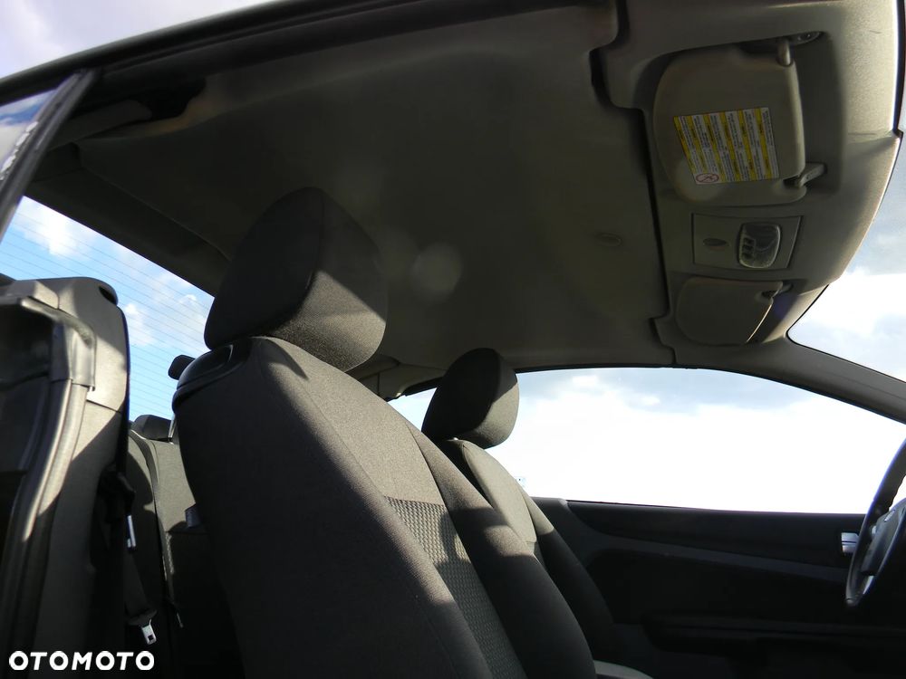 Ford Focus 2.0 16V Titanium - 13