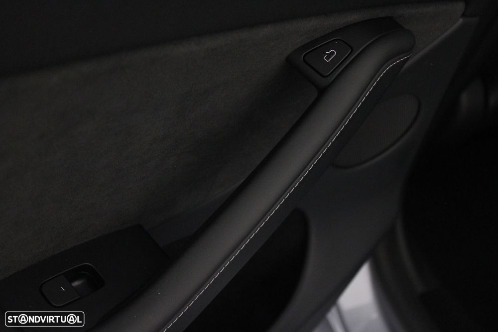 Tesla Model Y Long Range Tração Integral - 28