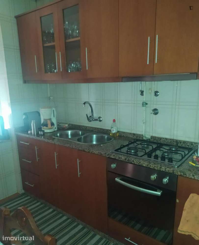 Quarto - localizado em Guimaraes - Grande imagem: 5/14