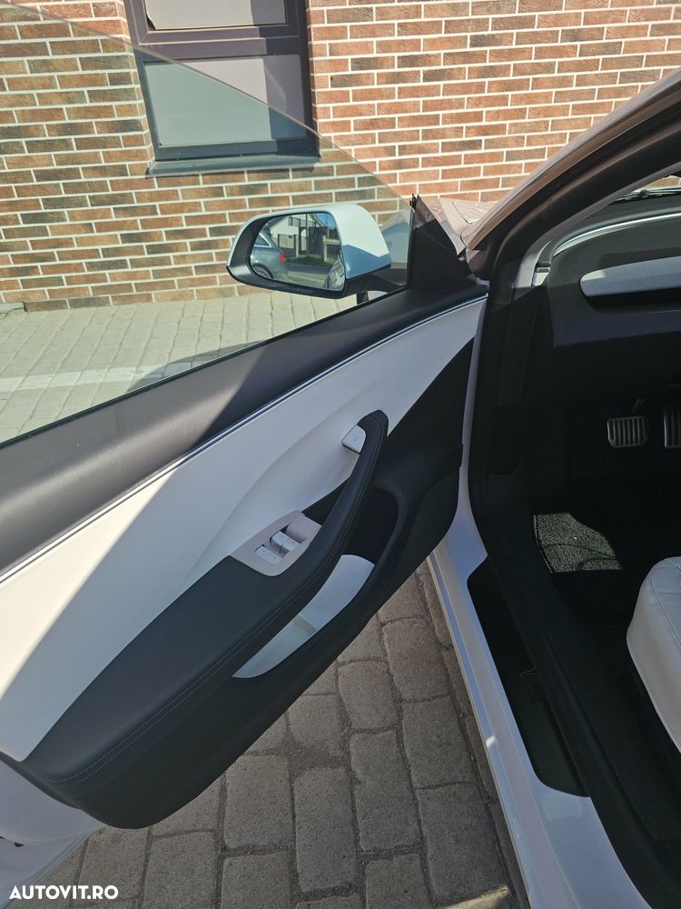 Tesla Model 3 RWD - 4