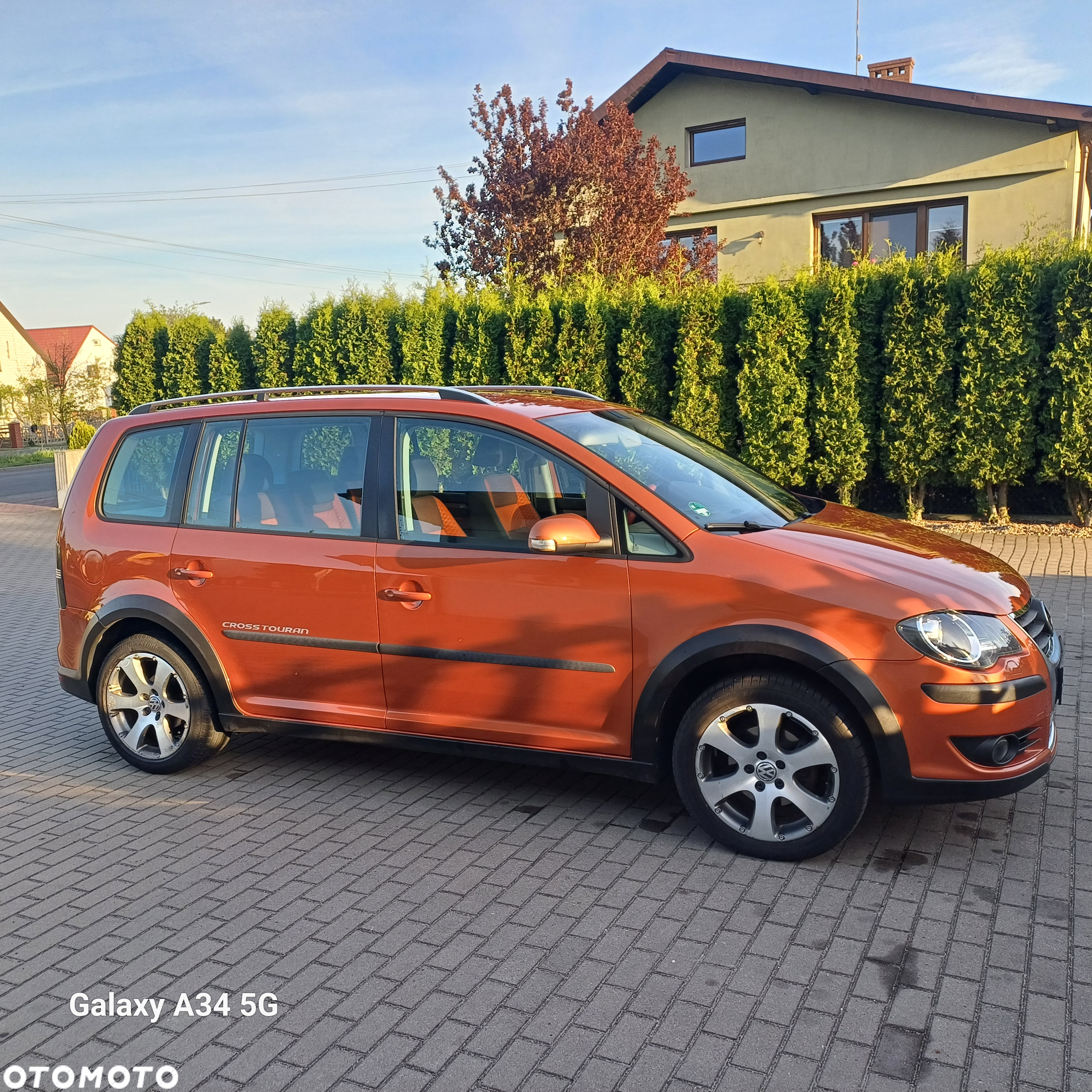 Volkswagen Touran 1.9 TDI DPF Cross DSG - 3