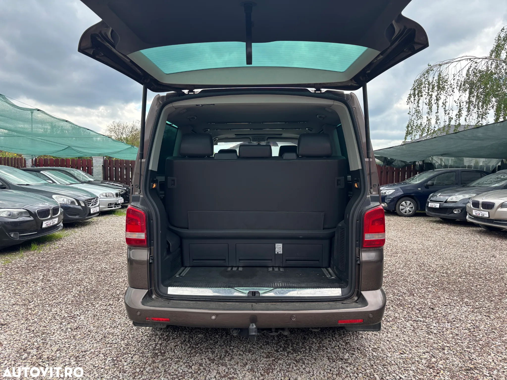 Volkswagen Multivan - 13
