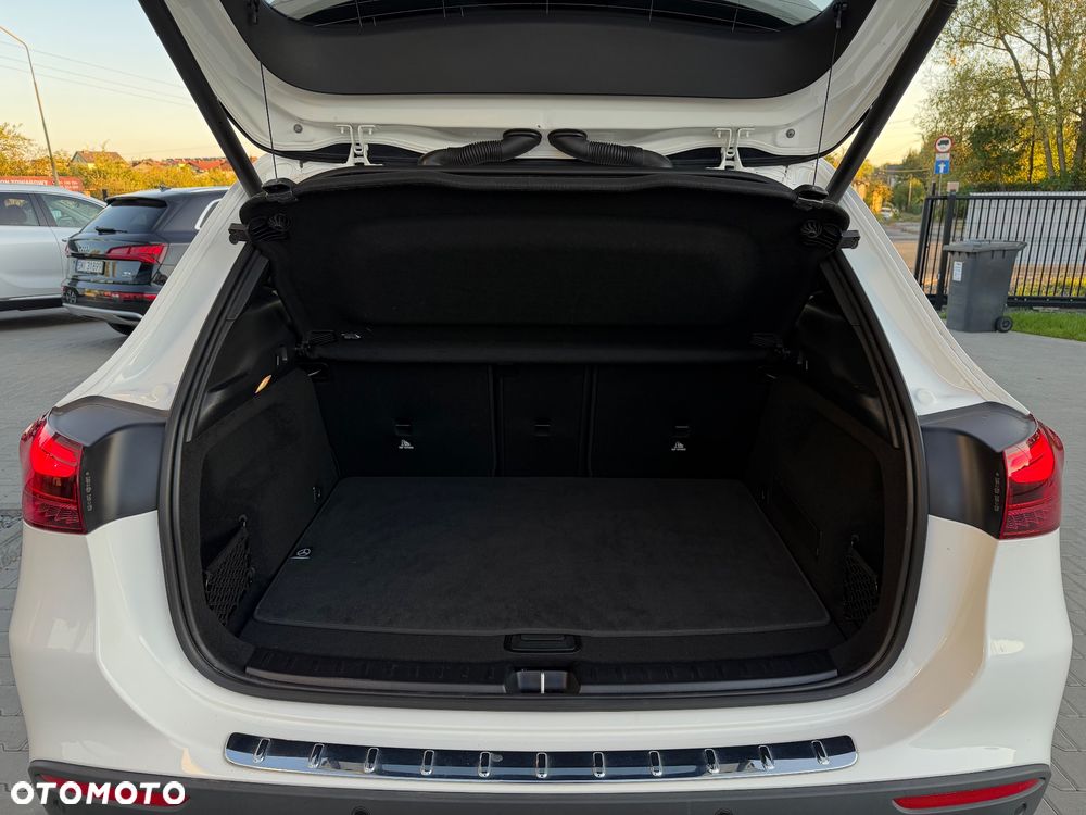 Mercedes-Benz GLA 200 Progressive - 25