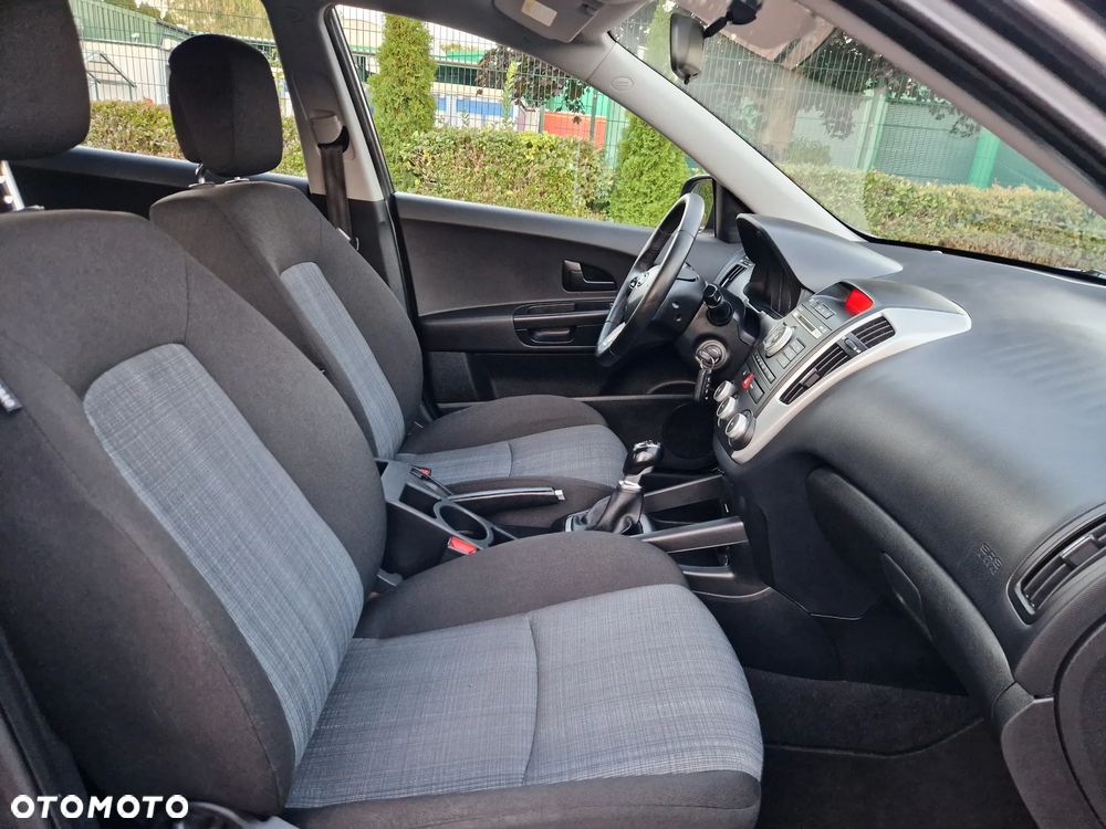 Kia Ceed - 27