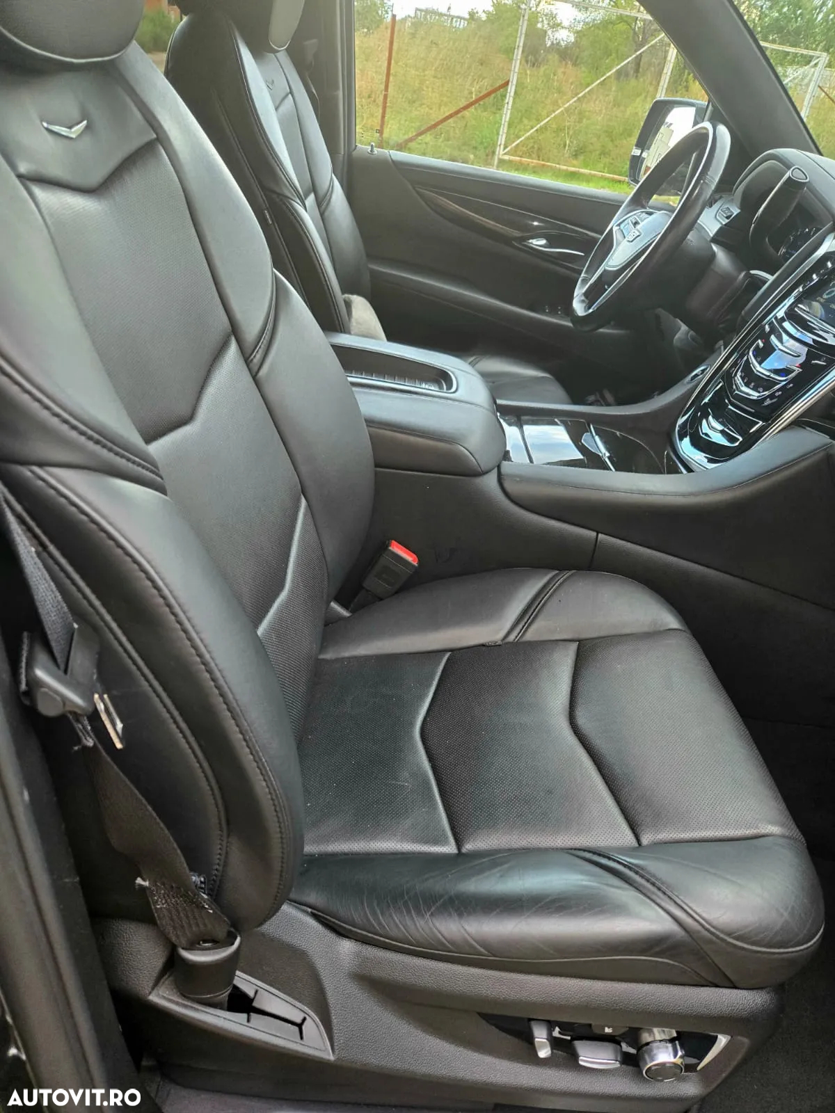 Cadillac Escalade 6.2 V8 AWD AT Platinum - 27
