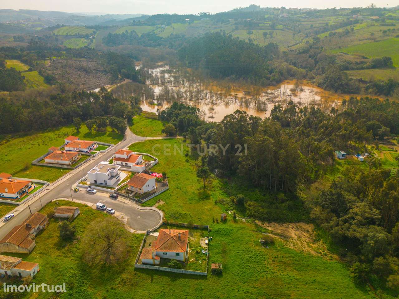Lote de terreno com 646 m² situado em Casais da Areia, A-dos-Negros. - Grande imagem: 4/15
