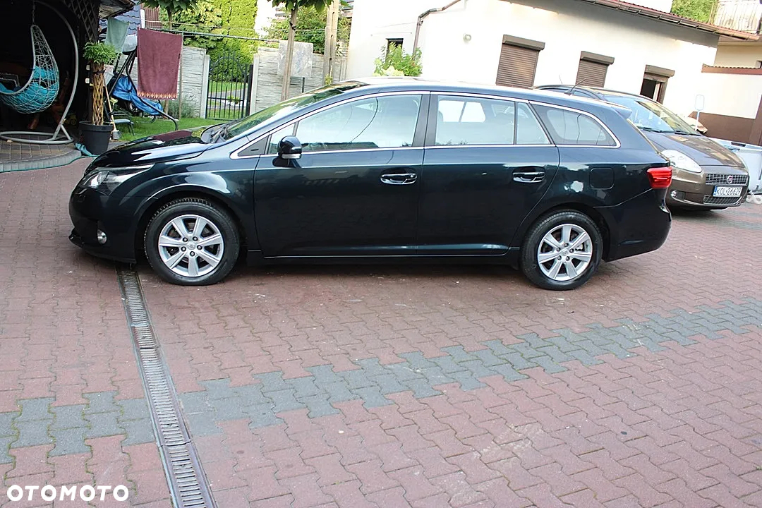 Toyota Avensis 2.0 D-4D Premium - 8
