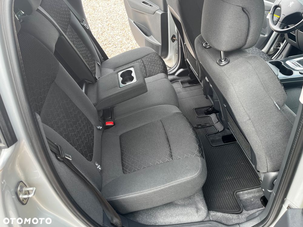 Peugeot 3008 1.6 BlueHDi Allure S&S EAT6 - 28