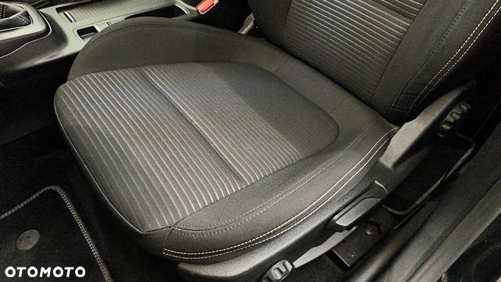 Ford Focus 1.0 EcoBoost Titanium X - 26
