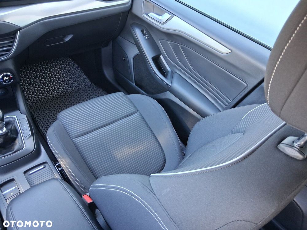 Ford Focus 1.5 EcoBoost Titanium - 19