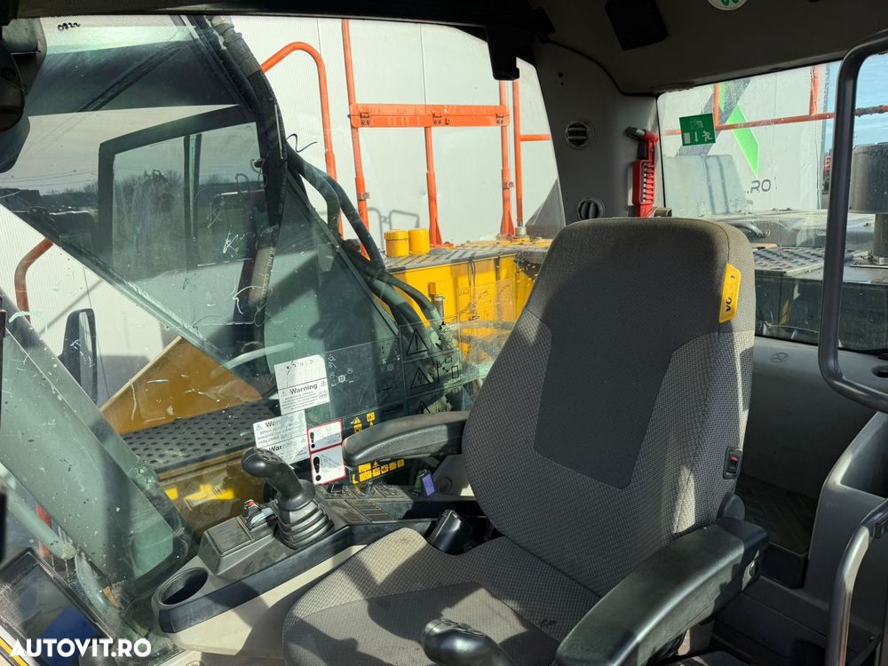 Volvo EC220EL Excavator - 8