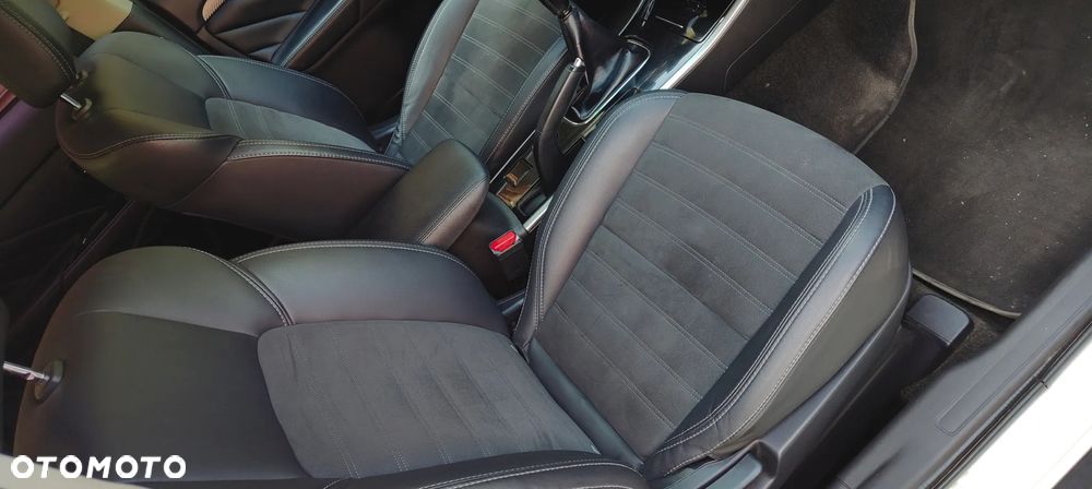 Mitsubishi Outlander 2.0 Invite + 2WD - 17
