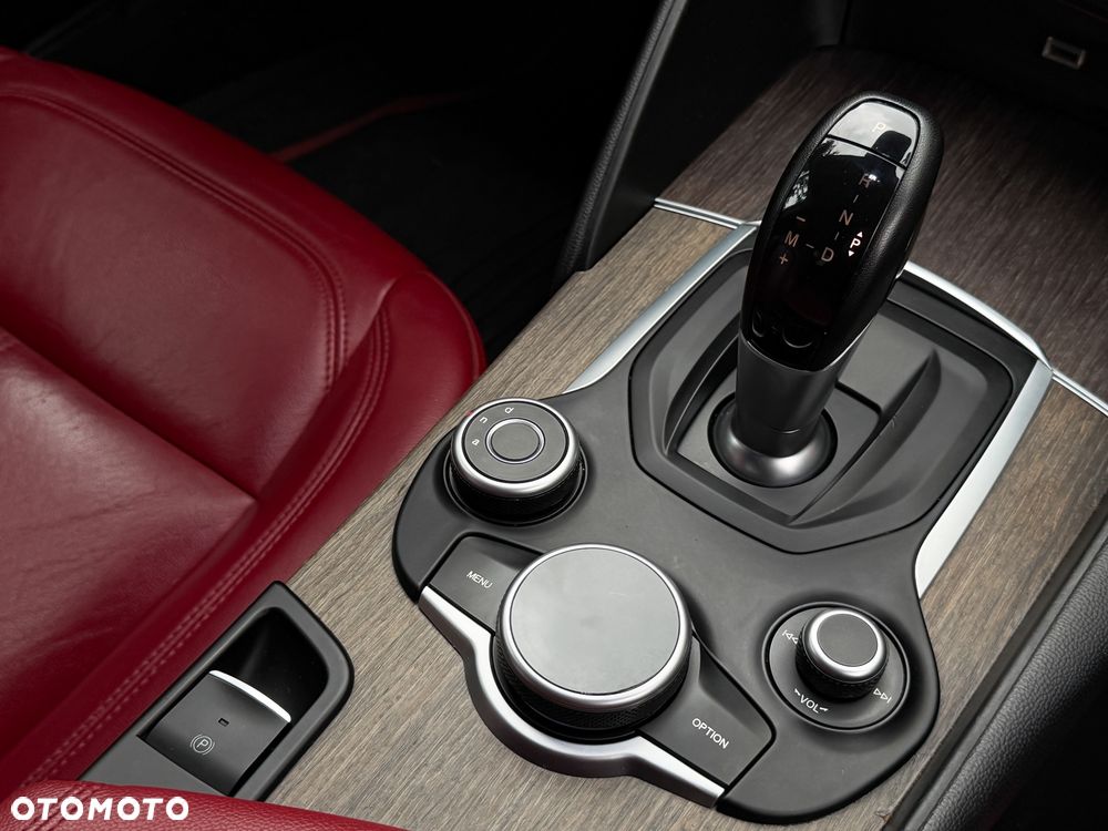 Alfa Romeo Giulia - 25