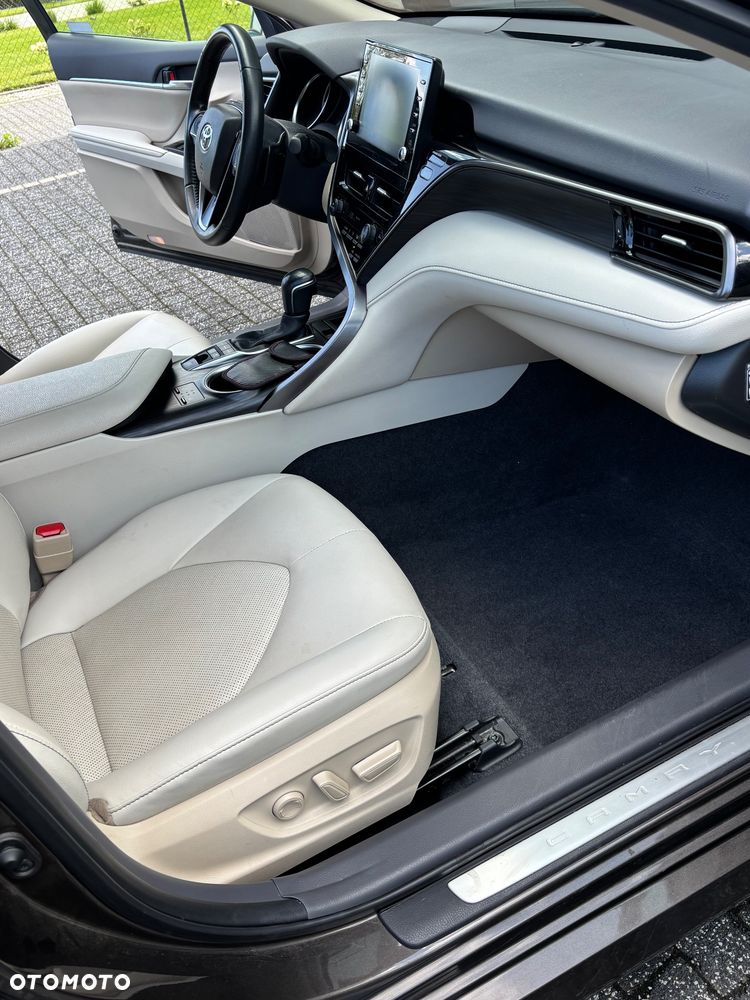 Toyota Camry 2.5 Hybrid Executive CVT - 9