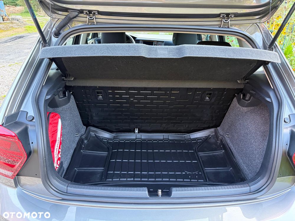 Volkswagen Polo - 12