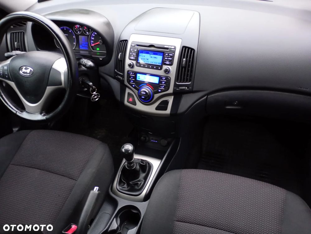 Hyundai i30 1.6 CRDi Base + World Cup - 17