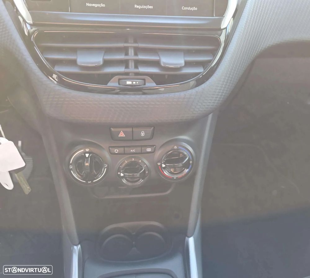 Peugeot 2008 1.2 PureTech Allure - 17