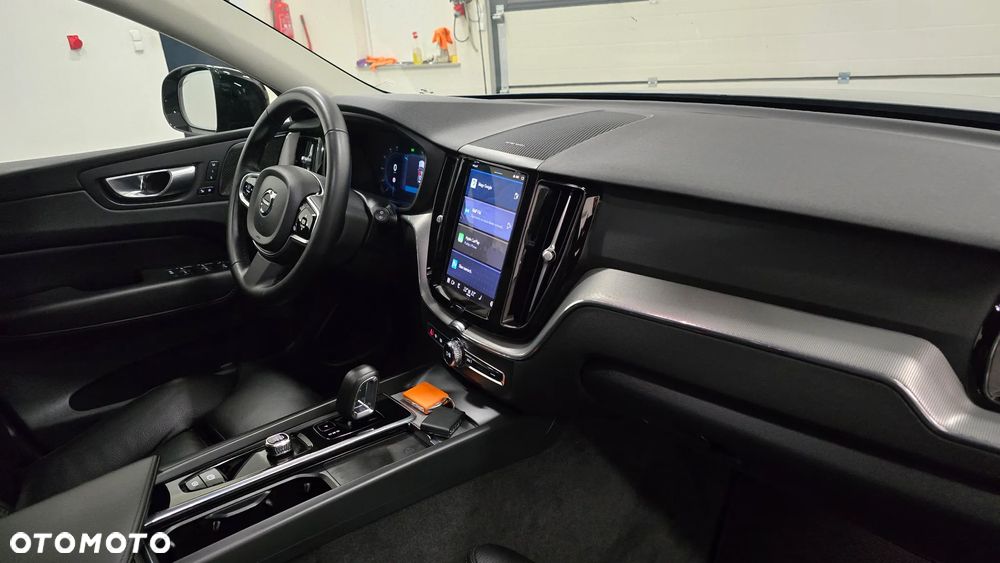 Volvo XC 60 B4 D Plus Dark - 18