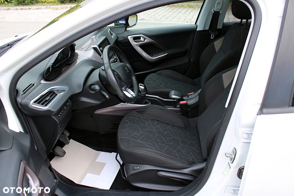 Peugeot 2008 - 13