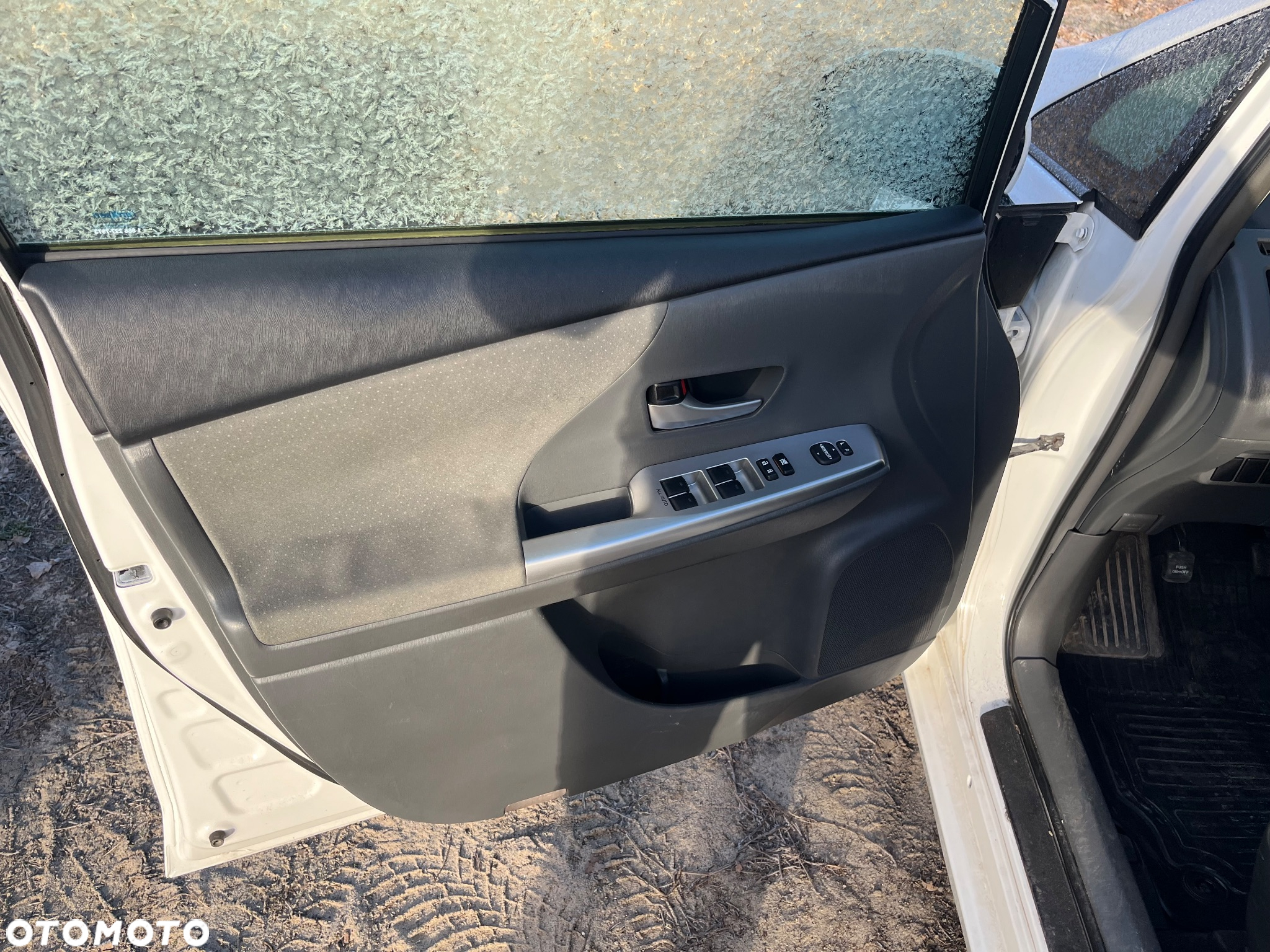 Toyota Prius+ (Hybrid) Comfort - 17