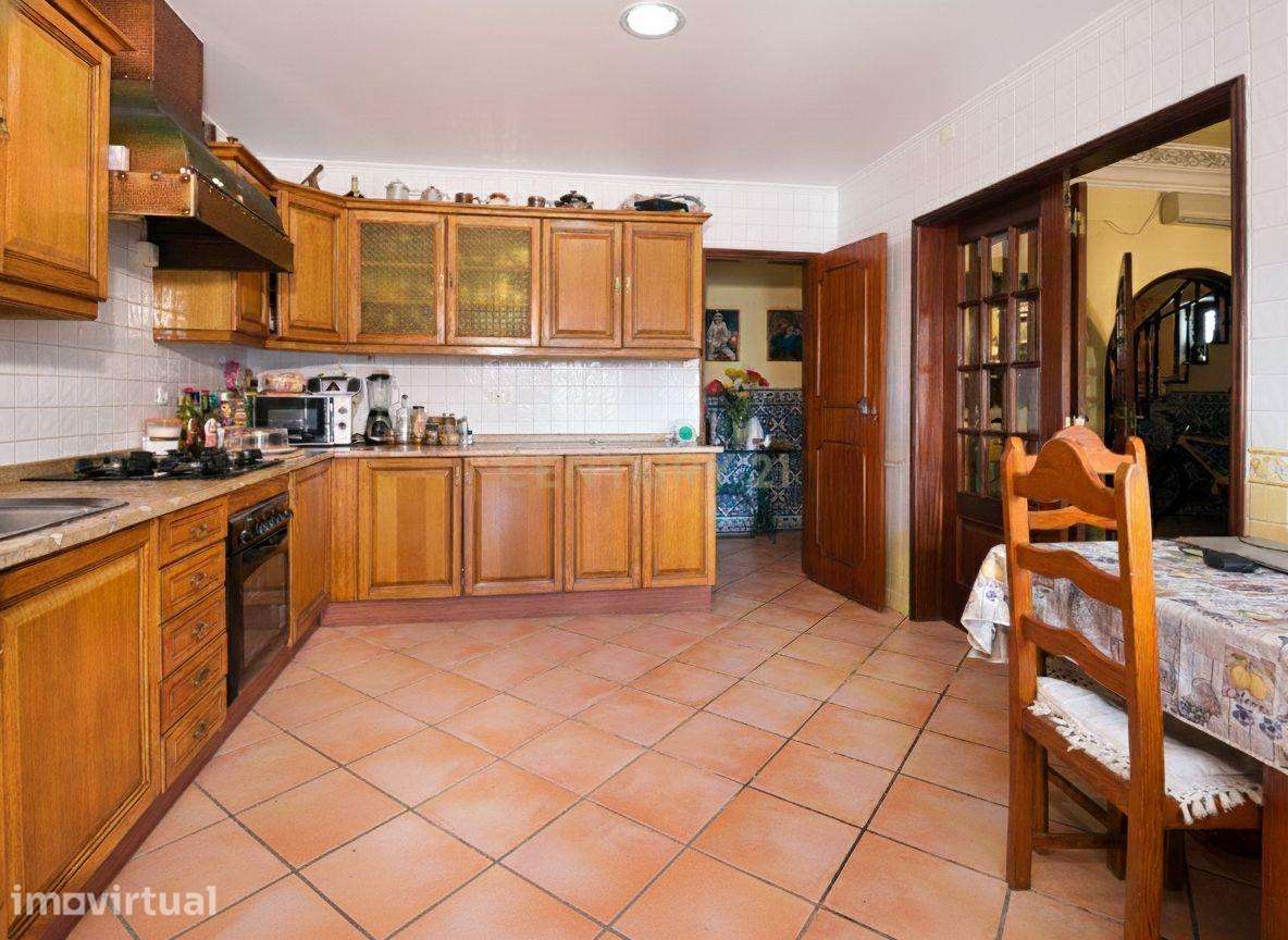 Moradia T4 (Ponta de Banda) com Suite, Garagem e Logradouro — Palhais - Grande imagem: 5/29
