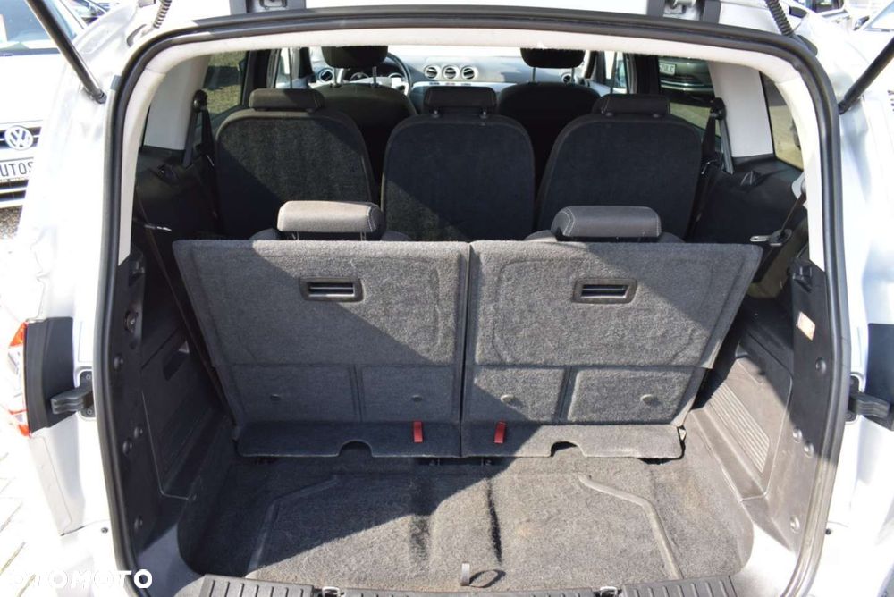 Ford S-Max - 13