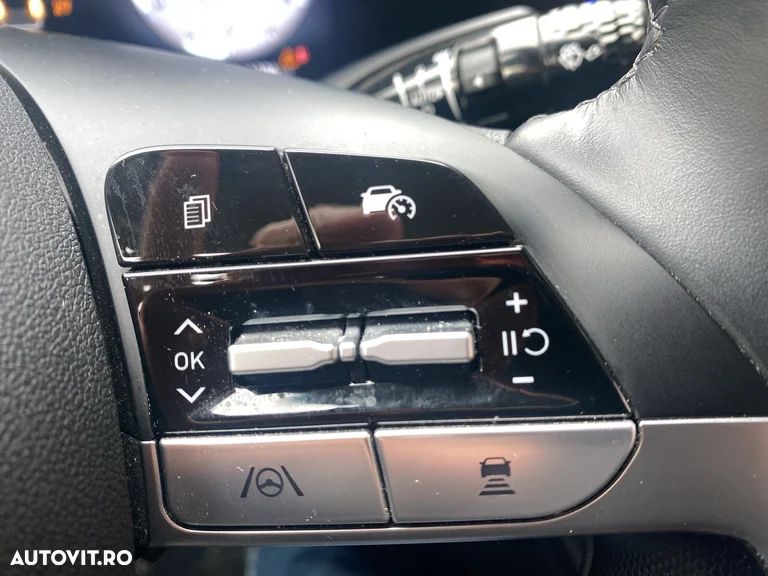 Hyundai Elantra 1.6 l 123 CP CVT Exclusive - 20