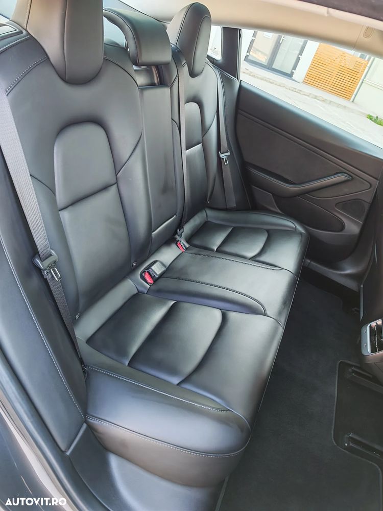 Tesla Model 3 - 9