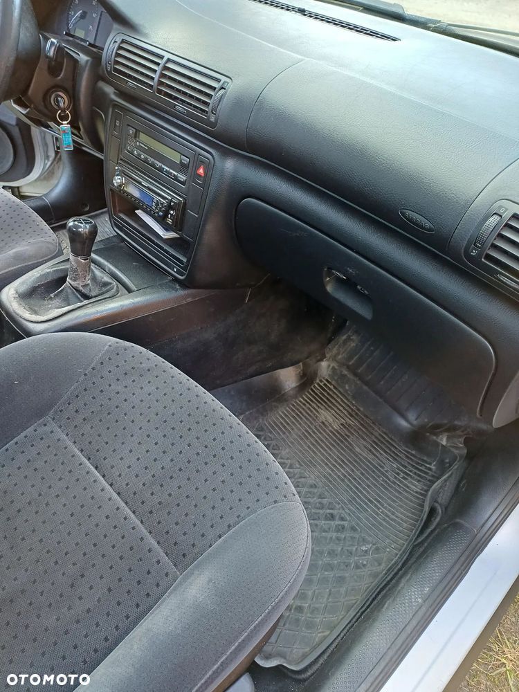 Volkswagen Passat 1.6 CL - 10