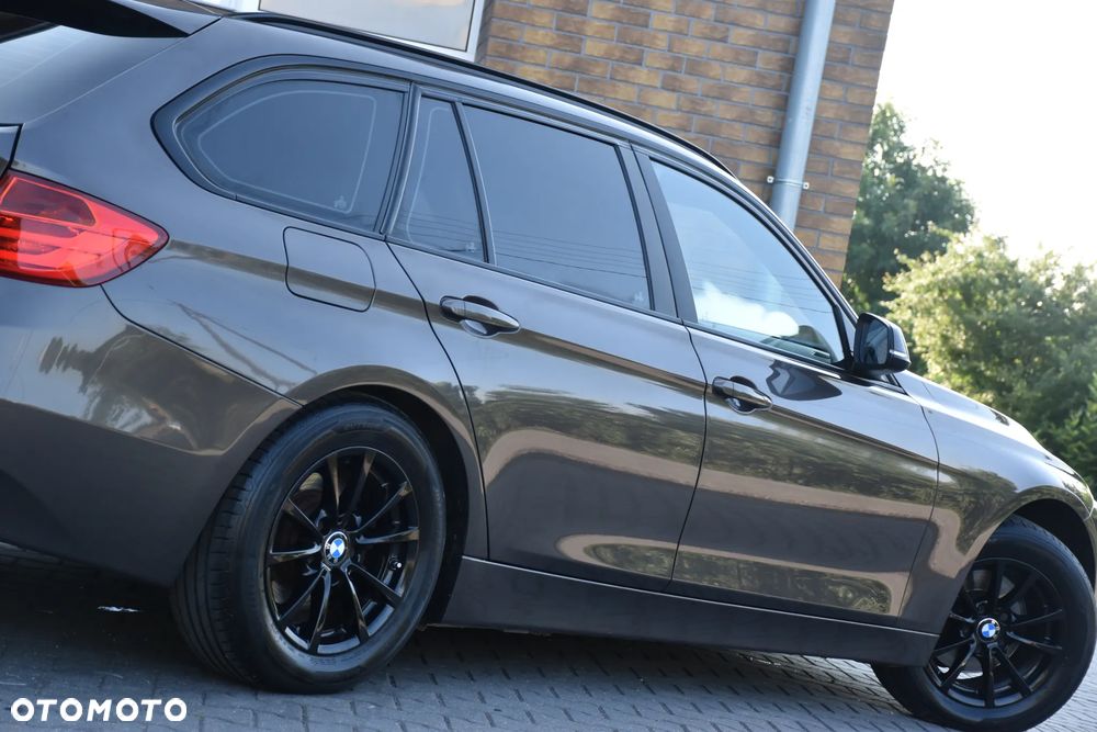 BMW Seria 3 ver-318d-luxury-line - 32