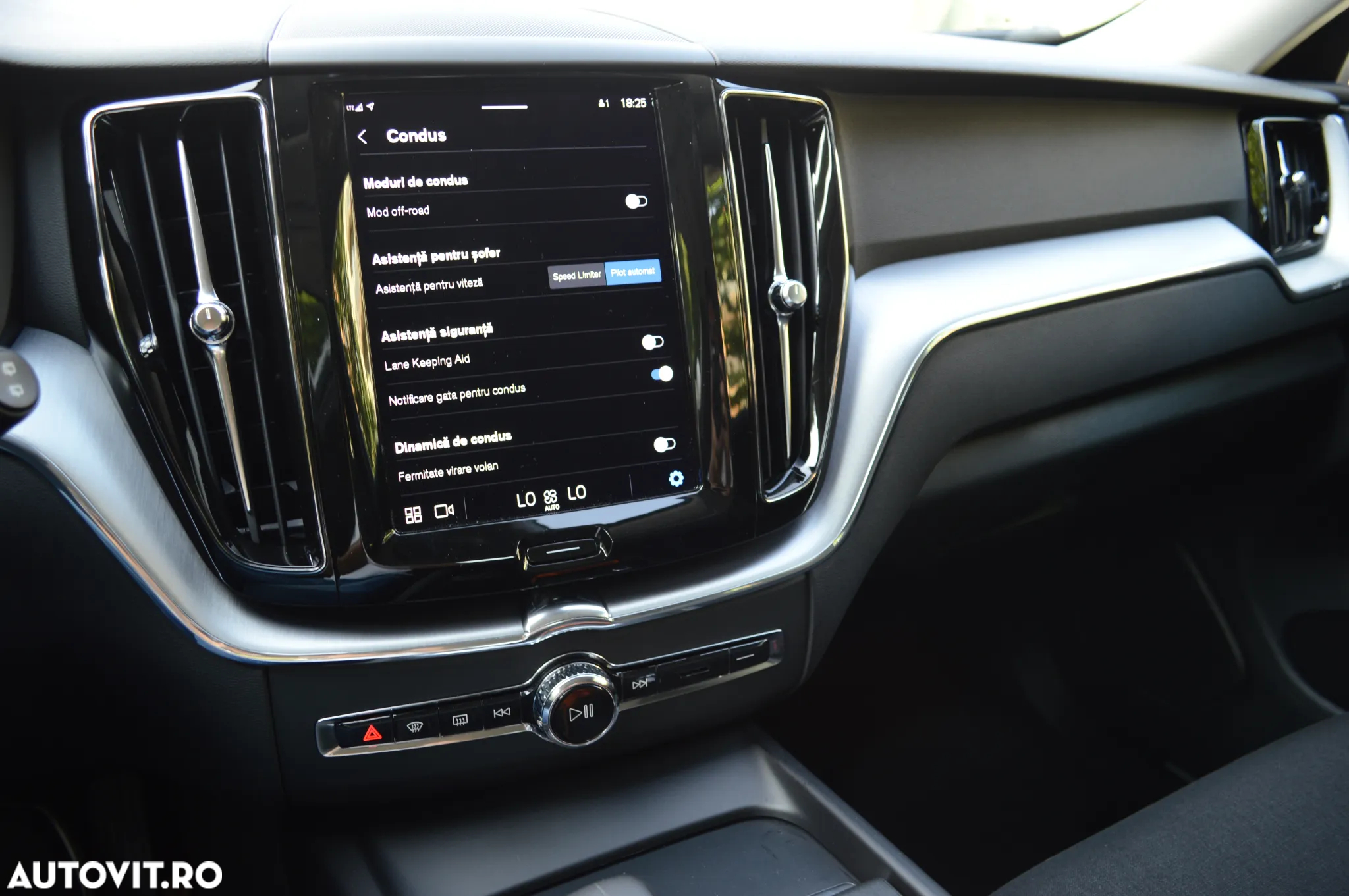 Volvo XC 60 B4 MHEV AT AWD Core - 19