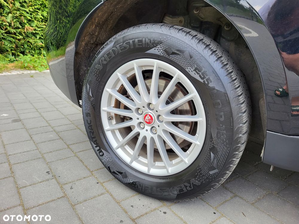 Jaguar F-Pace 2.0 i4D AWD Pure - 25