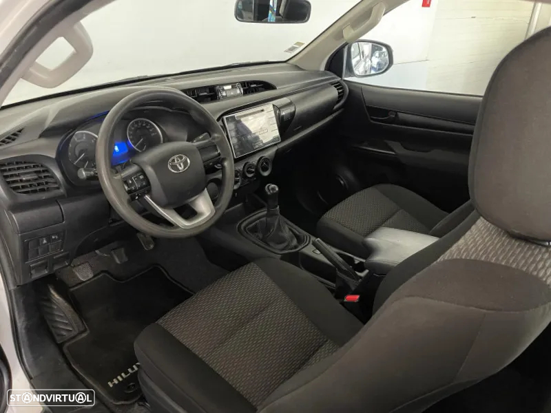 Toyota Hilux 2.4 D-4D 2WD CD - 12