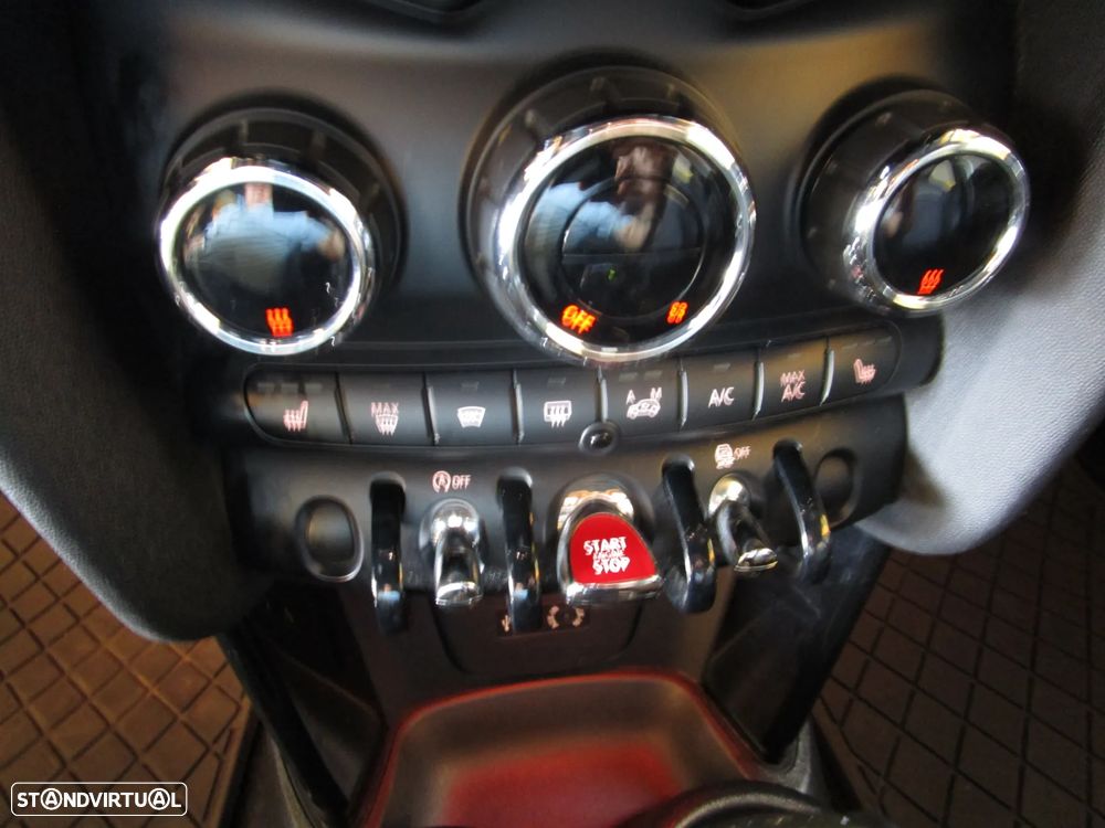 MINI 5 Portas Cooper SD Sport Aut. Seven - 23