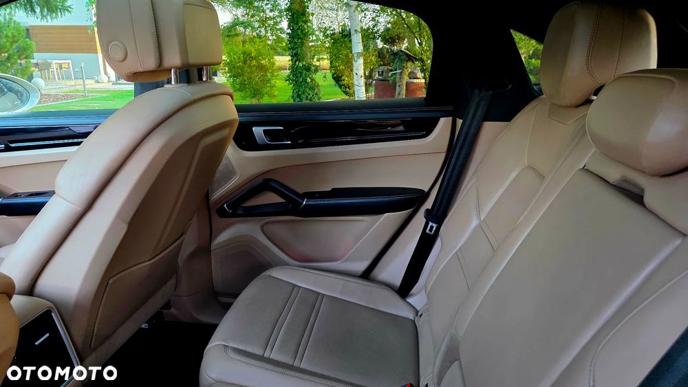Porsche Cayenne Coupe E-Hybrid - 5