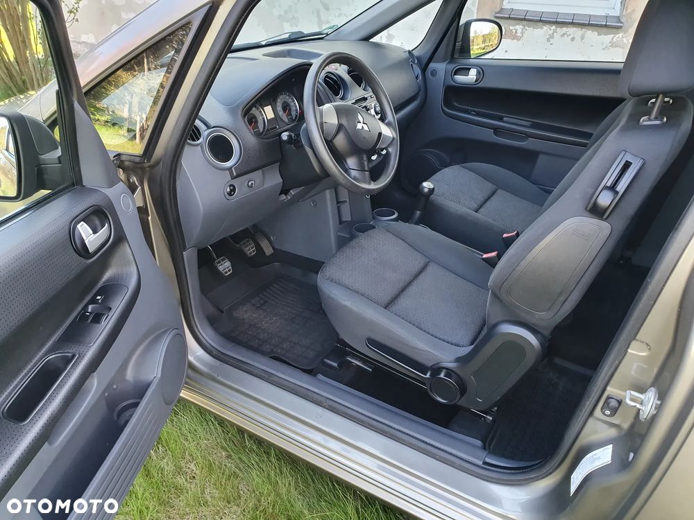 Mitsubishi Colt - 10