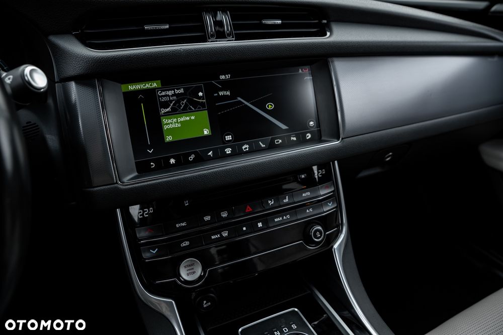 Jaguar XF 35t R-Sport - 38
