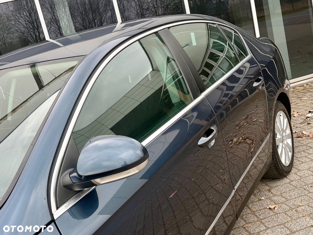 Volkswagen Passat - 20