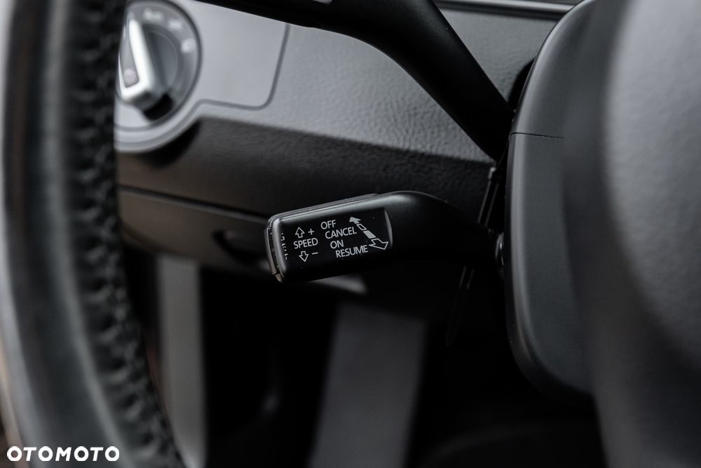 Volkswagen Passat - 32