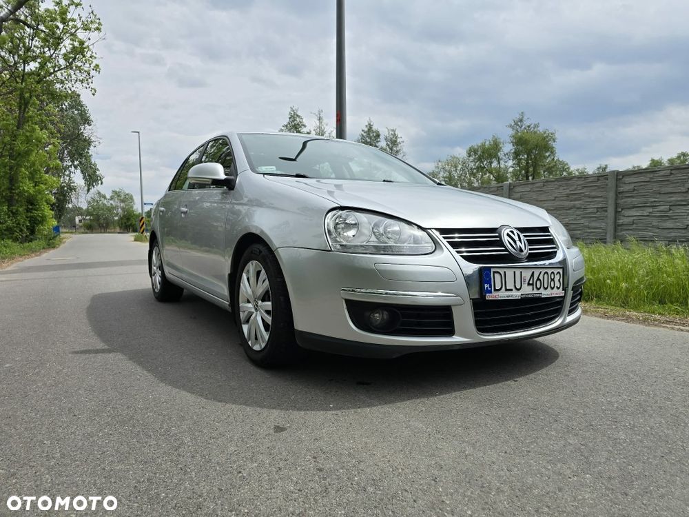 Volkswagen Jetta - 2
