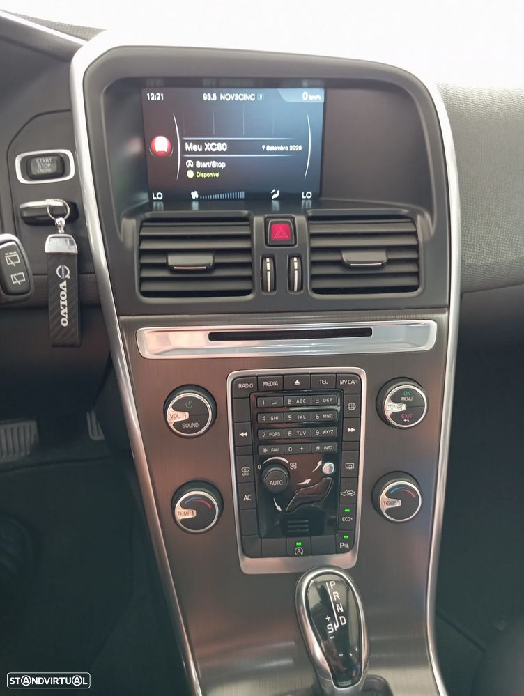 Volvo XC 60 2.0 D4 Momentum Geartronic - 21