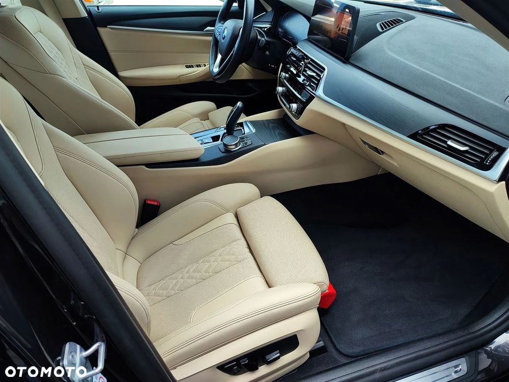 BMW Seria 5 520d xDrive MHEV - 9