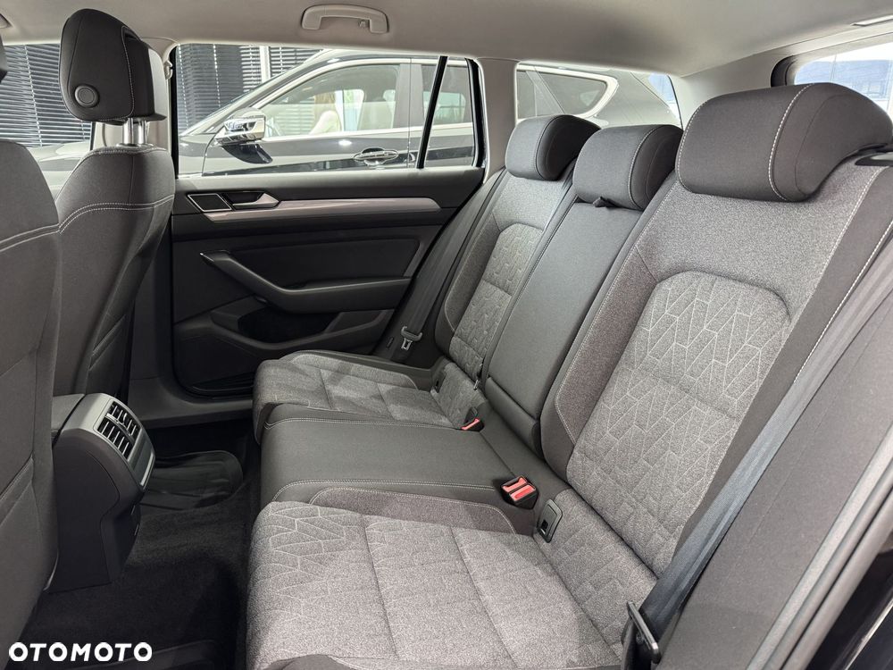 Volkswagen Passat - 13